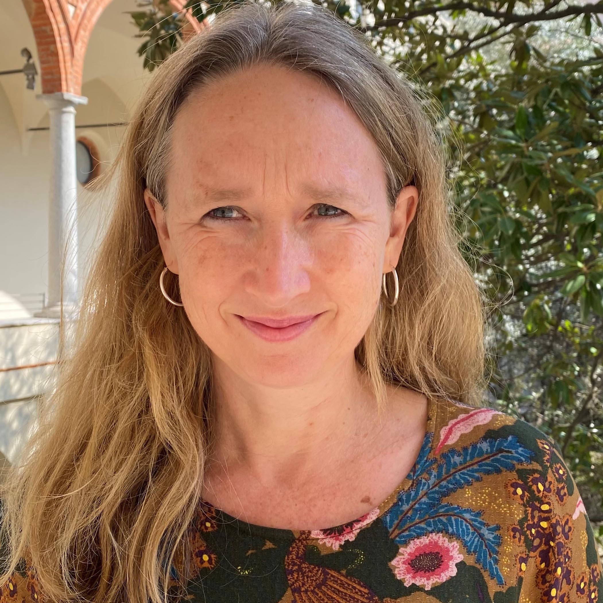 Headshot photo of Anra Kennedy